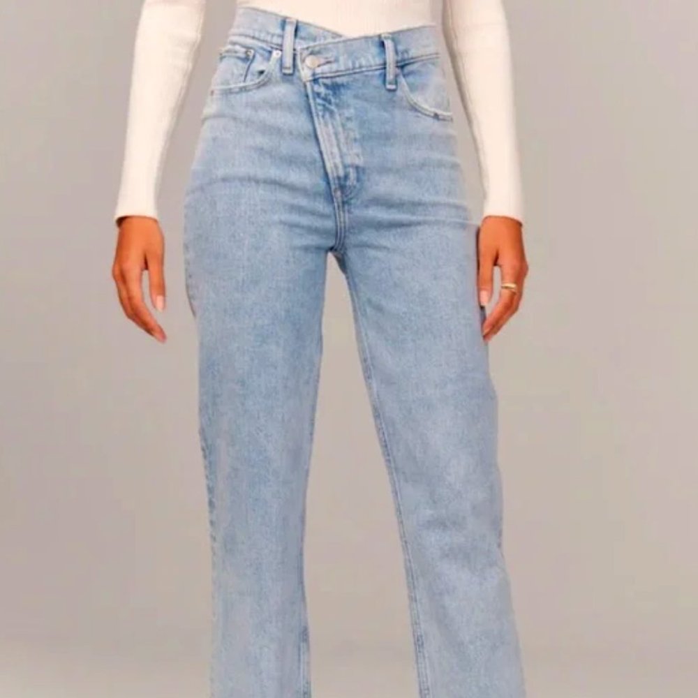 Abercrombie & Fitch 10R The 90s Straight Ultra High Rise Jean Pant NWOT